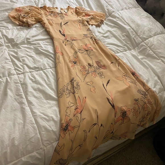 ✨FINAL SALE✨H&M Beige midi dress - Picture 2 of 6